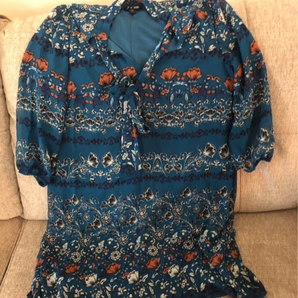 As You Wish this absolutely Gorgeous ladies blouse is Comfortable & elegant.